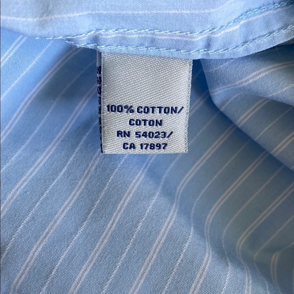 Old Navy Blue and White Dress Shirt Classic Style - Picture 6 of 6